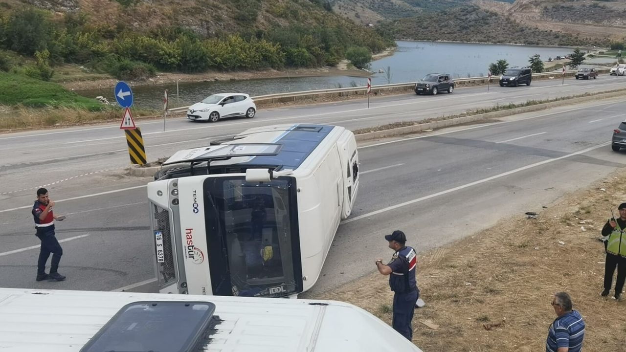Bursa'da servis otobüsü şoförü kapatılan yolu son anda farkedince...