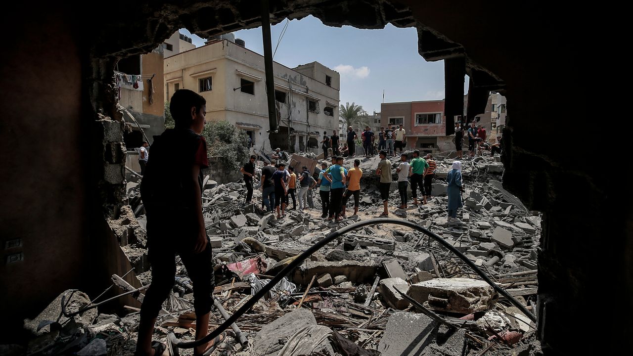 İsrail Gazze'de sivil yerleşim yerlerini vuruyor!