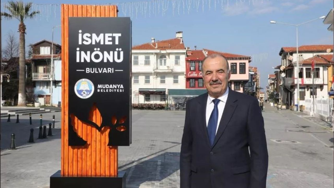 Bursa Büyükşehir Belediyesi'nden Mudanya Belediyesi'ne tabela eleştirisi! ‘İsmet İnönü’ adını reklam aracı yaptı