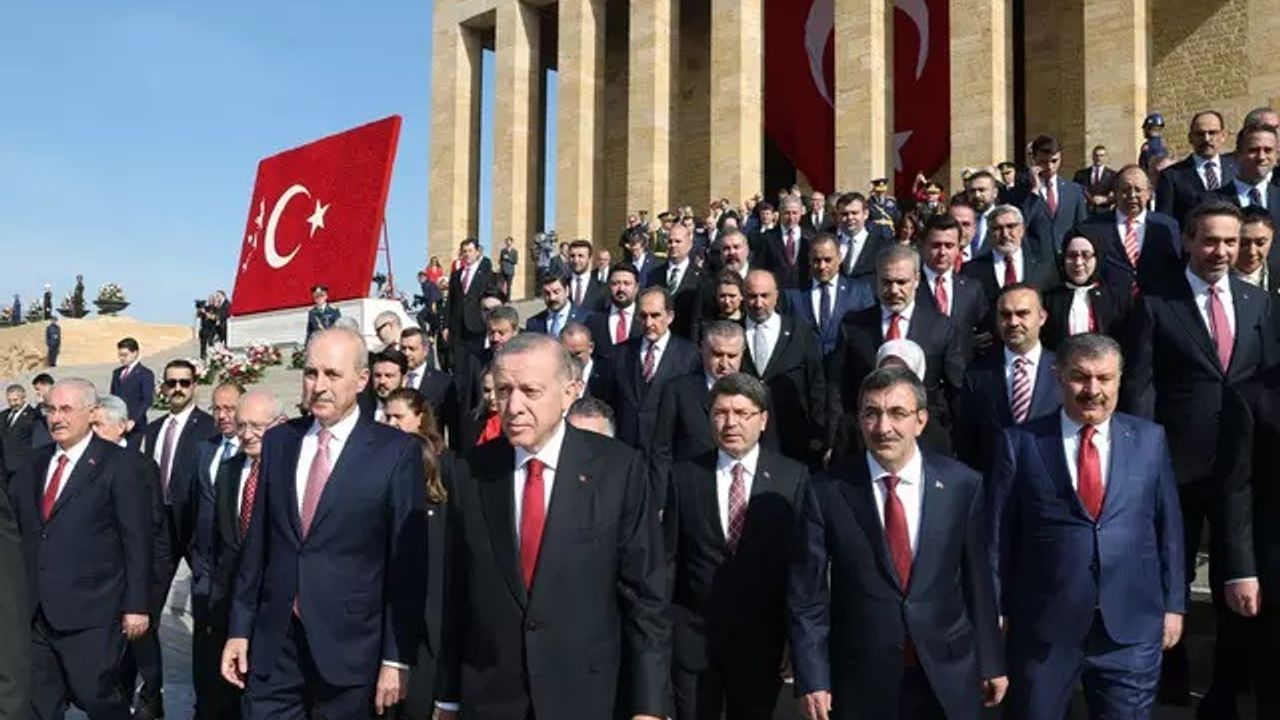 Devlet erkanı Anıtkabir'de! Cumhurbaşkanı Erdoğan'dan Cumhuriyet'in 100. yılı mesajı