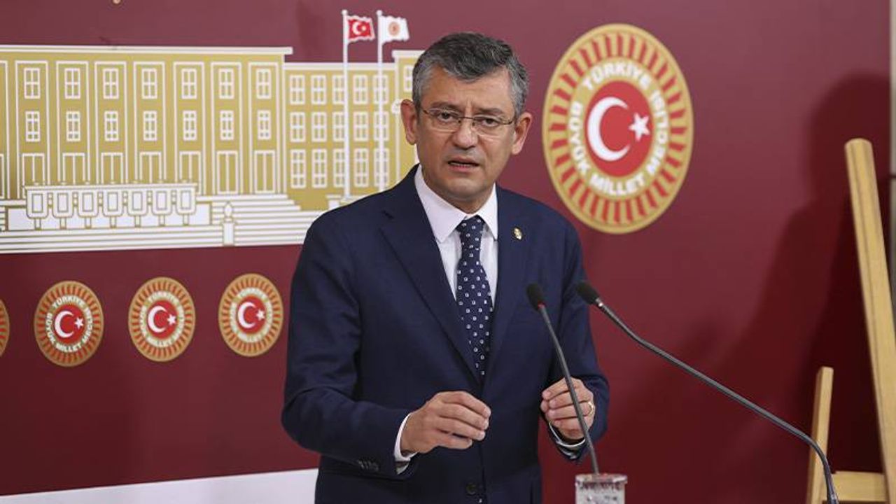 CHP Genel Başkanı Özgür Özel'den 'Dezenformasyon Yasası' eleştirisi