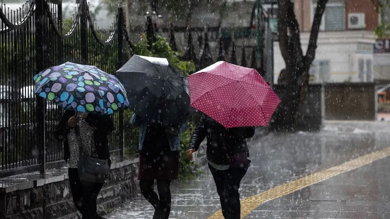 Bursa içi kuvvetli sağanak yağış uyarısı geldi