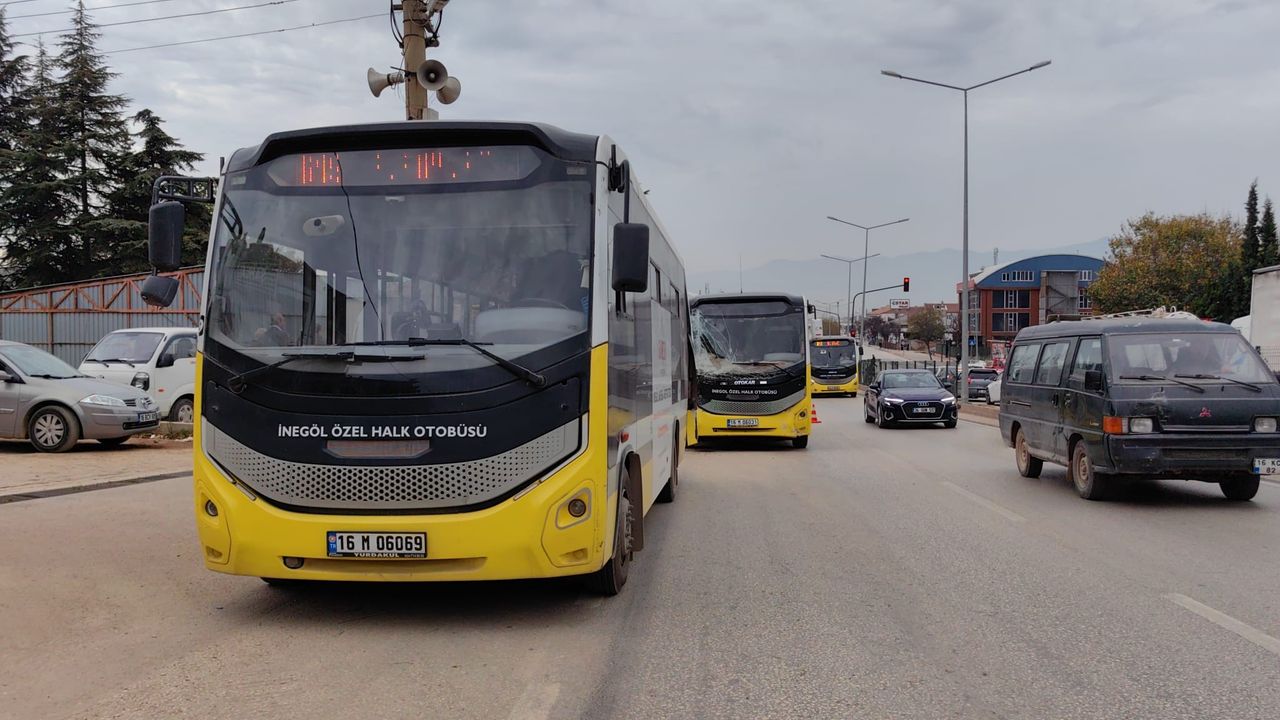 Bursa’da iki özel halk otobüsü çarpıştı!