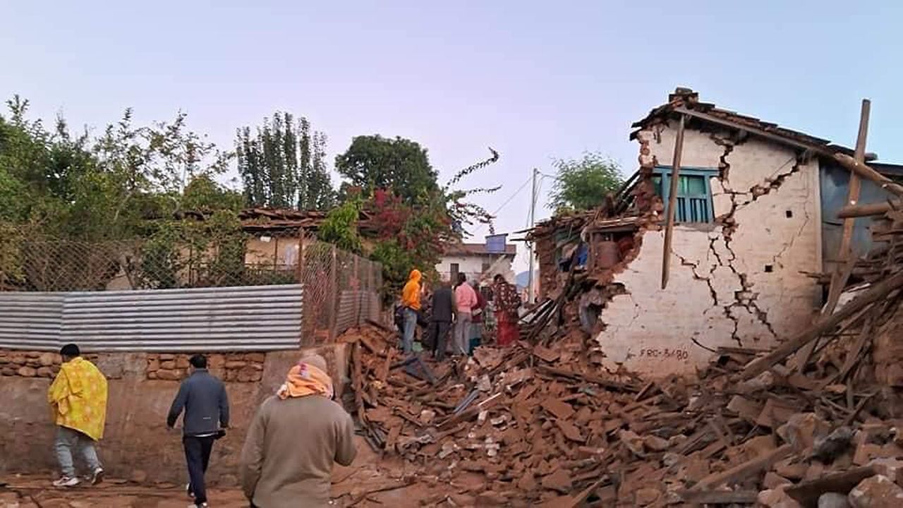 Nepal’de 6.4 büyüklüğünde deprem! 157 can kaybı