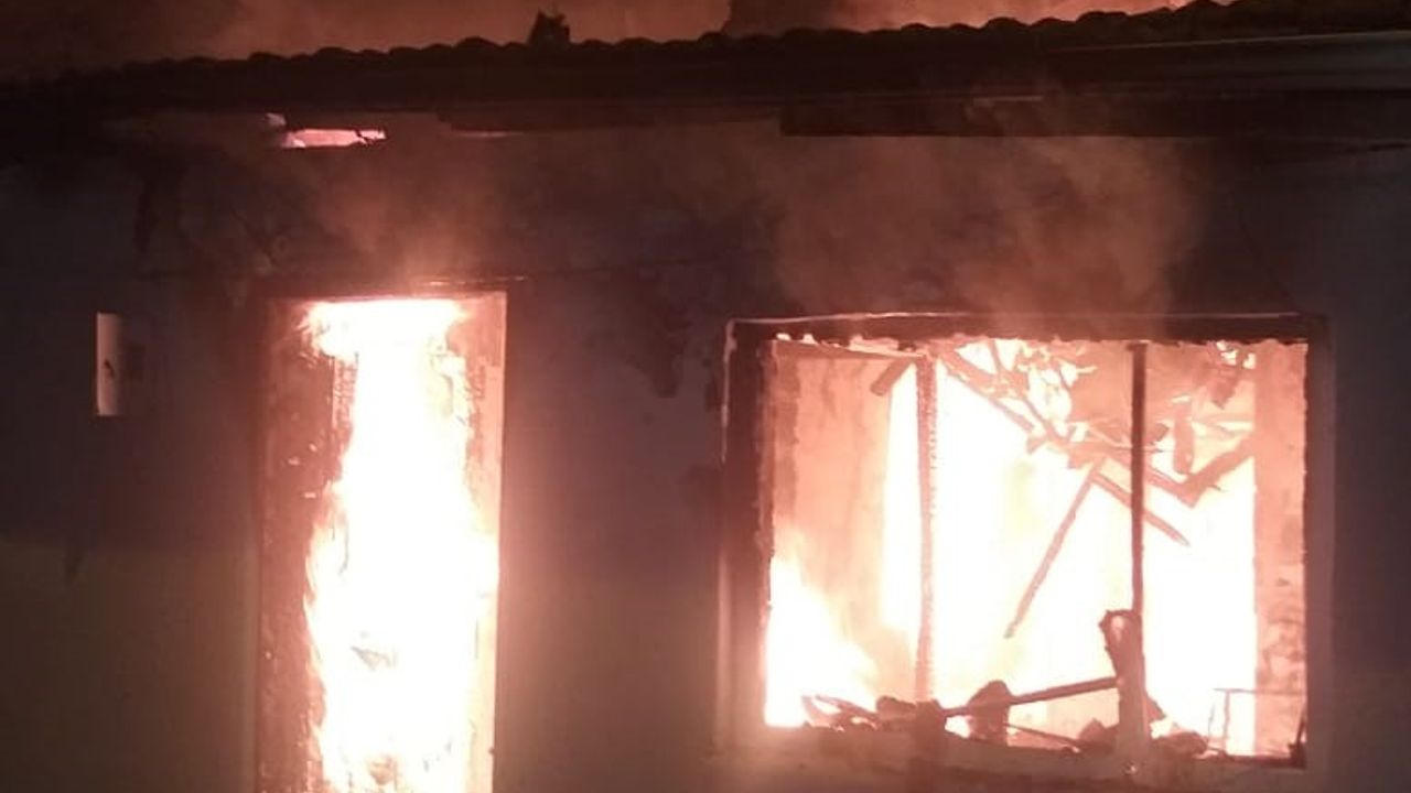 Bursa Yenişehir ilçesinde 2 ev yangın sonucu kullanılmaz hale getirdi