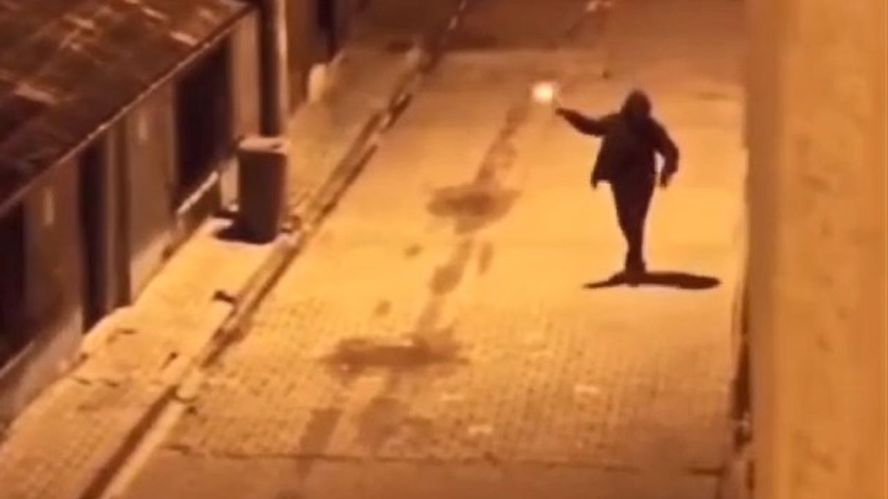 Bursa’da sokak ortasında ateş etti
