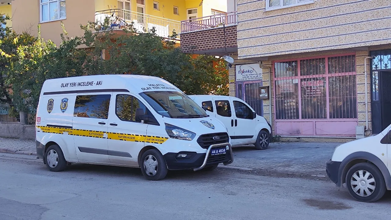 Malatya’da 11 çocuğunun annesini tüfekle vurarak öldürdü