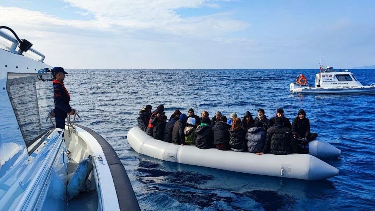 Çanakkale Ayvacık açıklarında 37 kaçak göçmen yakalandı