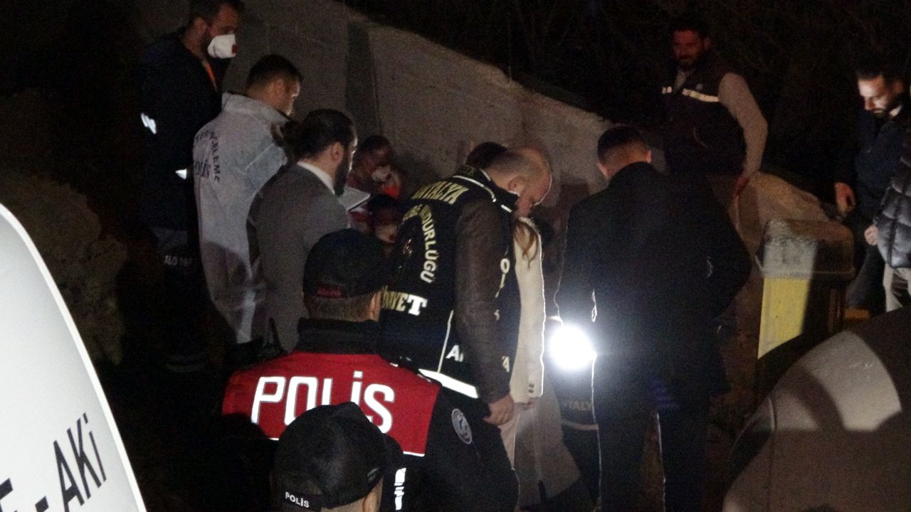 Antalya'da kuryenin cesedinin bulunduğu arazide battaniyeye sarılı ikinci ceset bulundu
