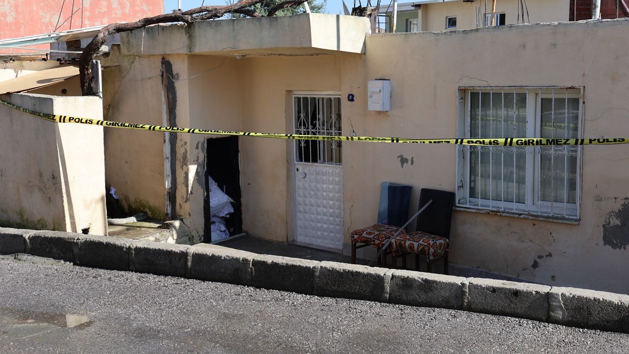 İzmir Karabağlar ilçesinde yabancı uyruklu, zorla girdiği evde 12 yaşındaki çocuğu öldürdü