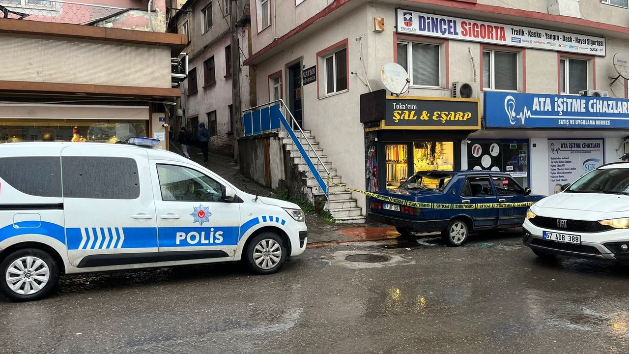 Zonguldak Ereğli ilçesinde bir şahıs boşanma aşamasındaki eşini ağır yaralayıp kaçtı