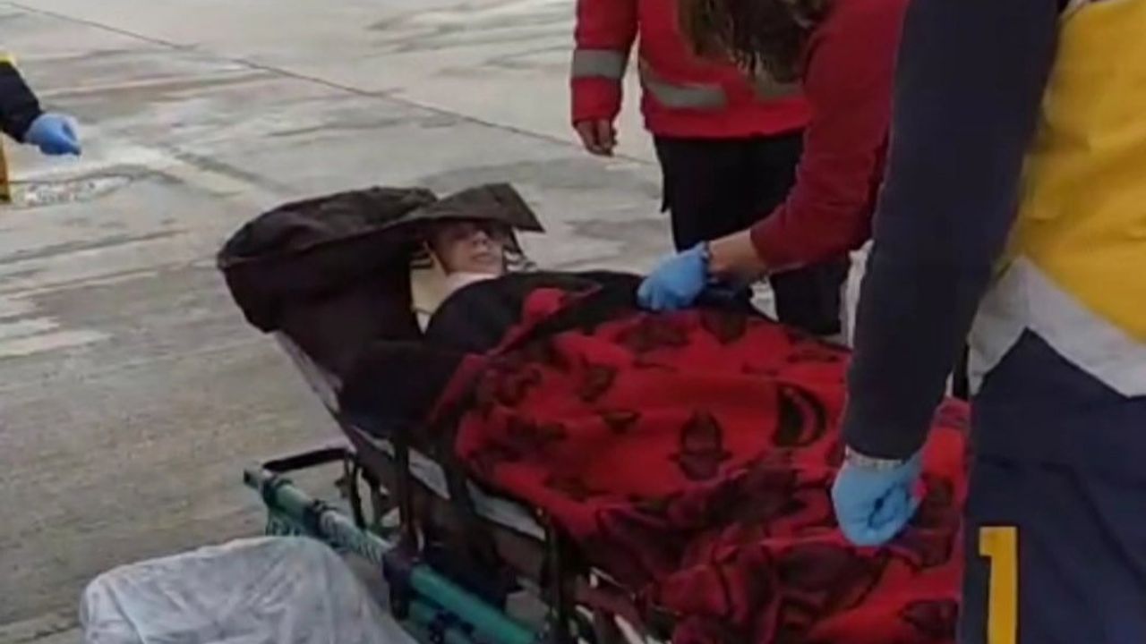 Van Bahçesaray ilçesinde 15'inci doğumunda rahatsızlanan kadın ambulans helikopterle hastaneye sevk edildi
