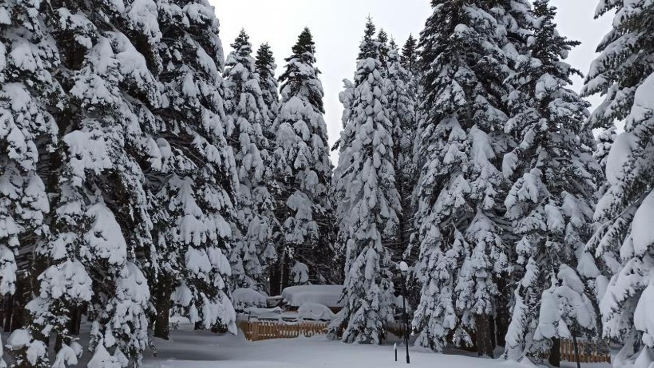 Bursa Uludağ'da kar kalınlığı 76 santimetreye çıktı