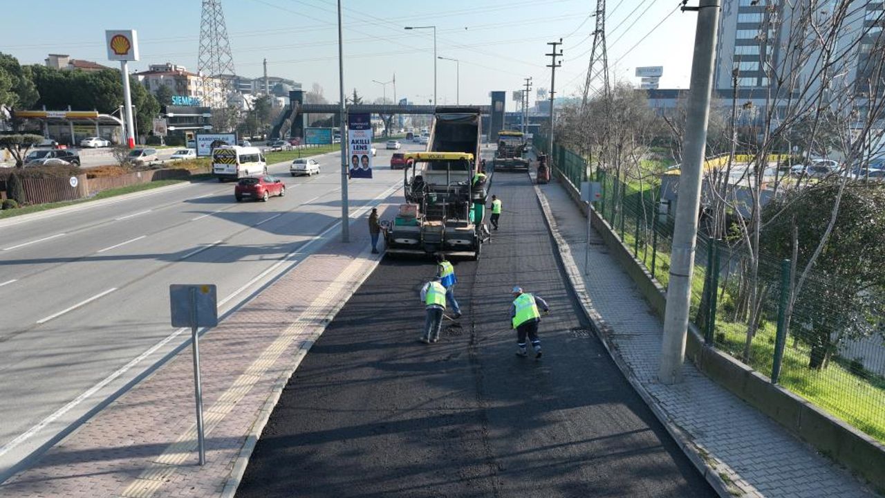 Bursa'da asfalt mesaisi aralıksız sürdürüyor