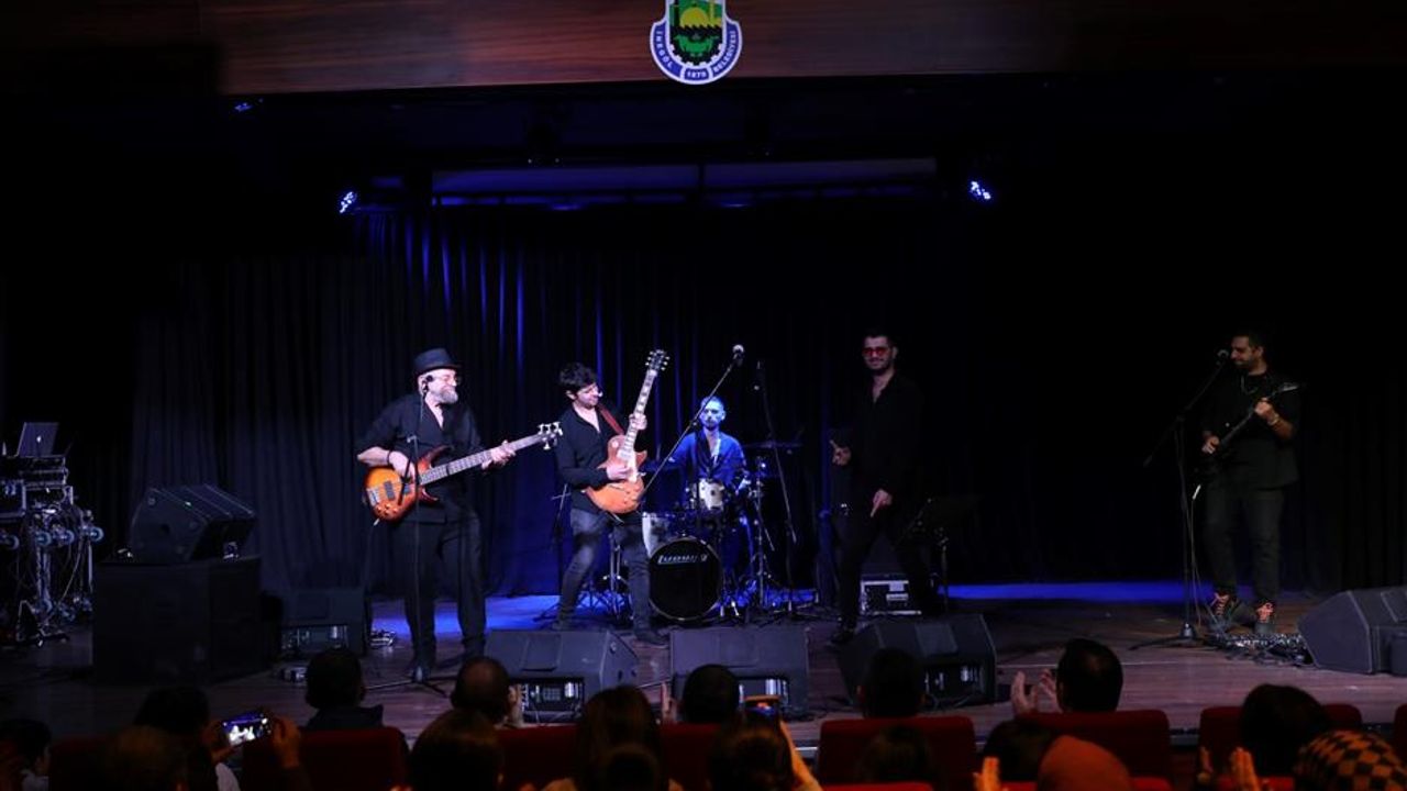 Bursa İnegöl Belediyesi tarafından Rock müziğin efsaneleri vefa konserinde anıldı