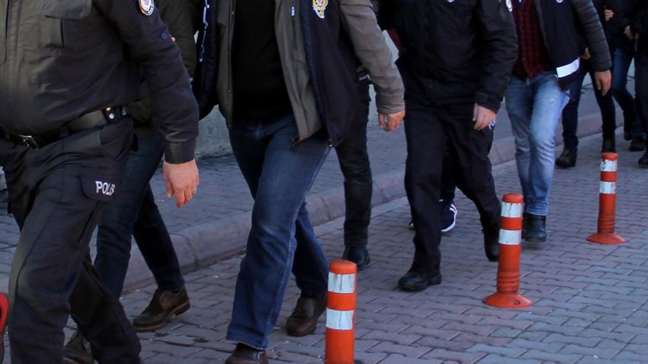 Bursa'da baskın! 20 kişi gözaltına alındı
