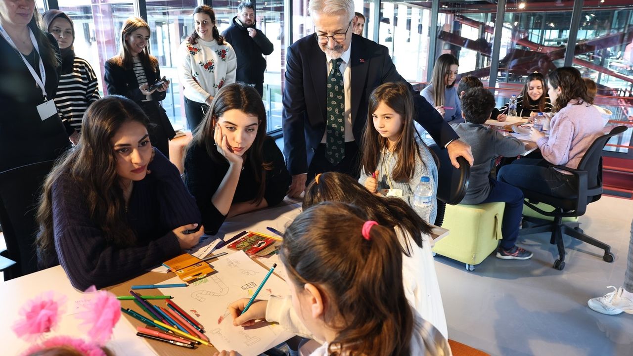Bursa'da DOST Projesi’ne katılan çocuklar tasarımlara başladı