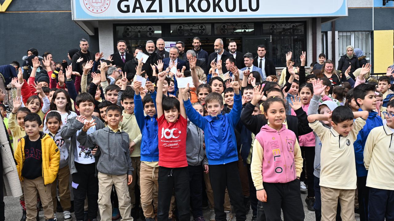 Başkan Alinur Aktaş ders başı yapan öğrencileri ziyaret etti