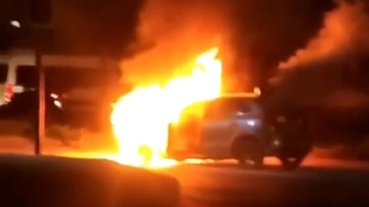 Bursa’da seyir halindeki otomobil alev alev yandı! Can havliyle kendini dışarı attı