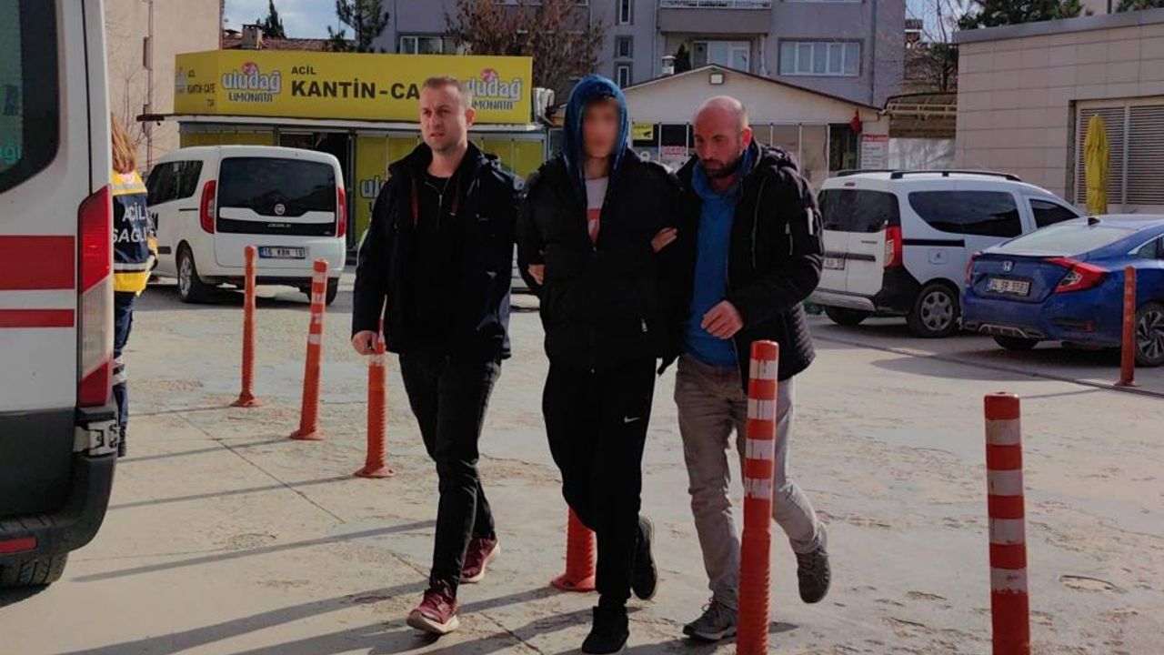 Bursa'da 2 kişiyi bıçaklayan şüpheli kıskıvrak yakalandı