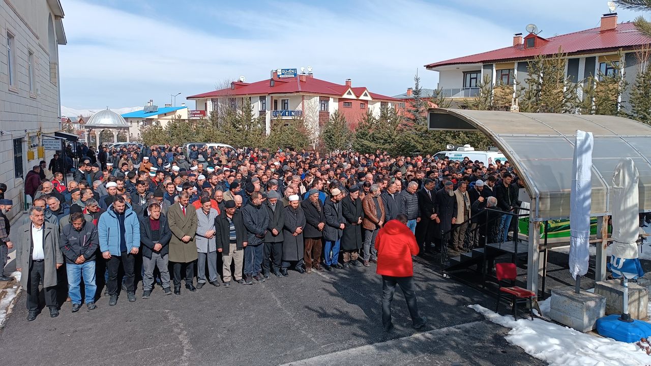 Erzurum'da çığ altında kalan operatör yaşamını yitirdi