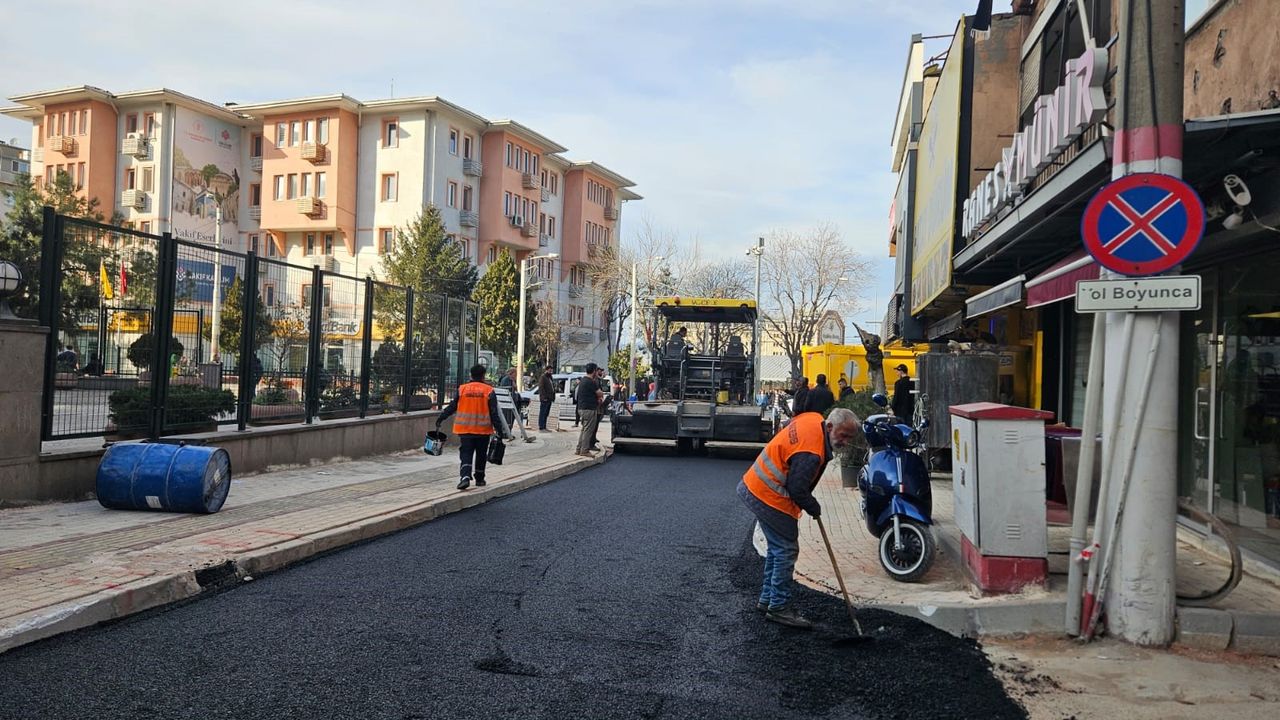 Osmangazi’de asfalt çalışması hız kesmeden devam ediyor