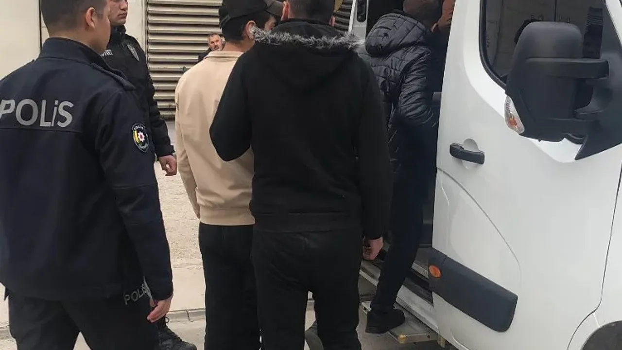 Bursa'da Suriye uyruklu 12 kaçak göçmen yakalandı