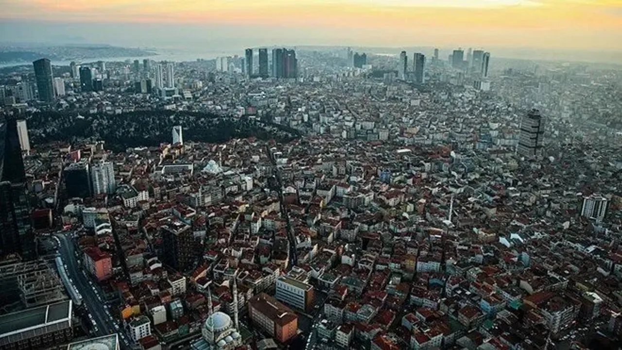 Marmara Bölgesi'nde on binlerce bina ölümle burun buruna