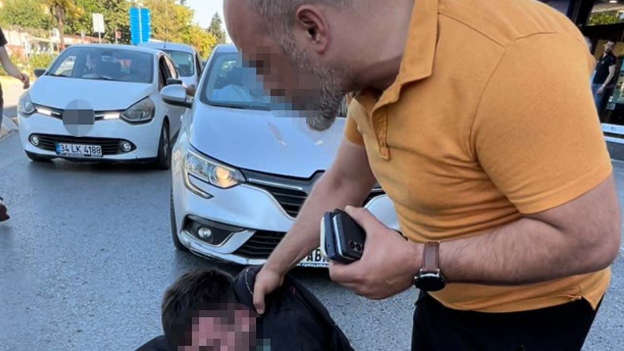 İstanbul'da öfkeli baba kızına uyuşturucu madde satan şahsı dövdü!