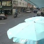 Kavşakta otomobilin motosiklete çarptığı kaza kamerada: 1 yaralı