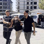Bursa'da polis kılığında yaşlı kadını dolandıran 2 şüpheli tutuklandı