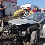 Bursa'da otomobil bariyerlere ok gibi saplandı
