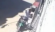 7 yaşındaki kızına defalarca tokat atıp, saçından sürükledi