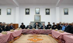 Cumhurbaşkanı Erdoğan, cemevinde Muharrem ayı iftarına katıldı