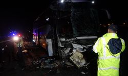 Uşak'ta yolcu otobüsü kaza yaptı! 1 ölü 43 yaralı