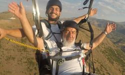 Kayseri'de paraşütle uçan dede heyecandan göğü inletti