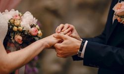 Yeni evlenecek çiftlere 2 yıl ödemesiz kredi öngören teklif TBMM'de kabul edildi