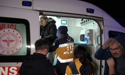 Bursa’da uçan çatı 2 yolcuyu yaraladı