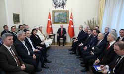Cumhurbaşkanı Erdoğan'dan Türkiye’nin Atina Büyükelçiliği’ne ziyaret