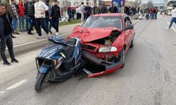Bursa İnegöl ilçesinde otomobil motosiklete çarptı: 3 yaralı