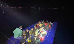 Lastik bot içerisinde 31 kaçak göçmen yakalandı