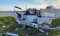 Bandırma - Karacabey yolunda kamyonet kaza yaptı: 1 ölü, 1 yaralı