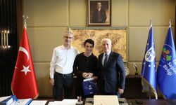 Bursa'da Başkan Mustafa Bozbey'den başarılı öğrencilere ödül