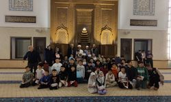 Bursa'da Safa Camii'nde teravih namazına en çok gelen çocuklara tablet ve akıllı saat ödülü