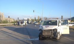 Konya Akşehir ilçesinde kamyonet otomobile çarptı: 11 yaralı