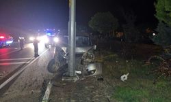 Konya Akşehir ilçesinde kontrolden çıkan araç direğe çarptı: 1 ölü, 2 yaralı