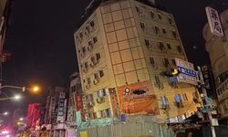 Tayvan’daki depremde bina yan yattı