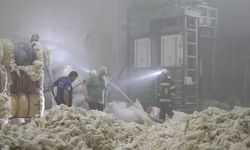Denizli’de iplik fabrikasında yangın! 2 işçi dumandan etkilendi