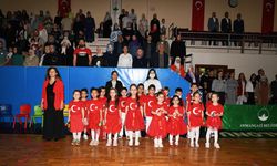Bursa'da Çocuk Şenliği, minik öğrencilerin gösterileriyle son buldu