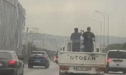 Bursa'da kamyonet kasasında tehlikeli halay